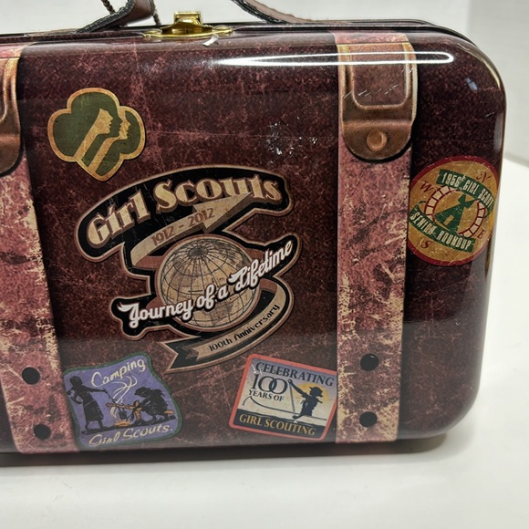 Girl Scouts | Brown Journey Of A Lifetime Tin Luggage | Celebrating 100 Years - Picture 3 of 13